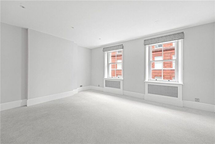 3 Bedroom Flat To Rent In Museum Street, Bloomsbury, London, WC1A