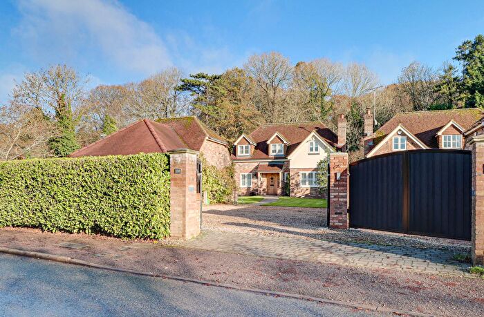 4 Bedroom Detached House For Sale In Dunstable Road, Studham, LU6