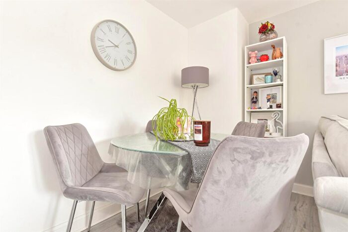 2 Bedroom Apartment For Sale In Fife Way, Aylesham, Canterbury, Kent, CT3