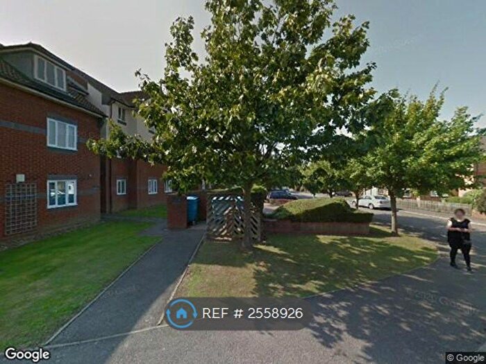 2 Bedroom Flat To Rent In Siskin Close, Bushey, WD23