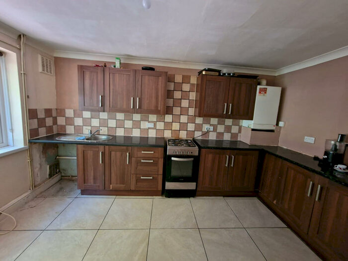 4 Bedroom End Of Terrace House To Rent In May Walk, Plaistow, E13