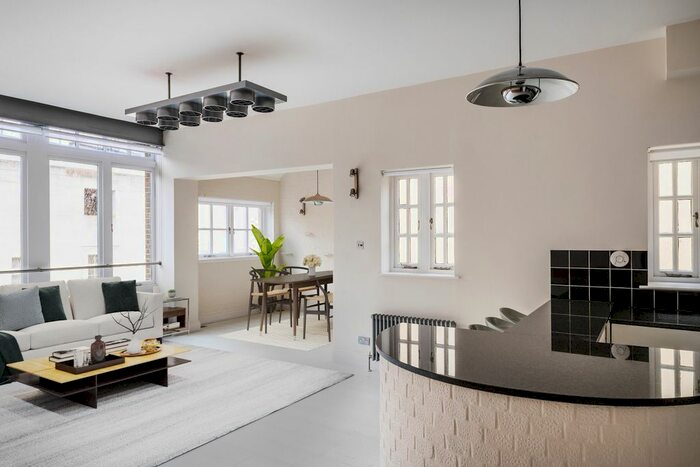 1 Bedroom Flat To Rent In Shorts Gardens, London, WC2H