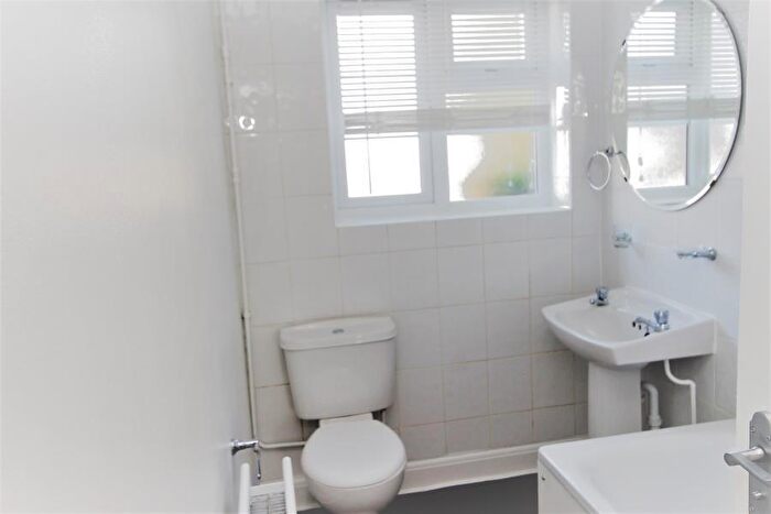 2 Bedroom Flat To Rent In Kenton Lane, Kenton, HA3
