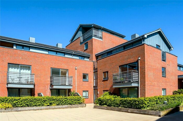 2 Bedroom Flat To Rent In Belgarum Place, Staple Gardens, Winchester, Hampshire, SO23
