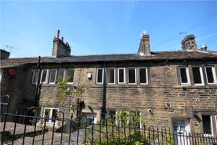 2 Bedroom House To Rent In New Row, Holmfirth, HD9