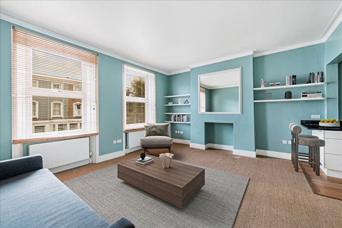 1 Bedroom Flat For Sale In Askew Road, Shepherd's Bush, W12