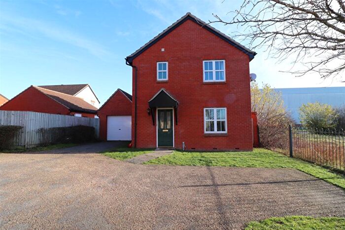 3 Bedroom Detached House To Rent In Malyon Road, Hadleigh, IP7