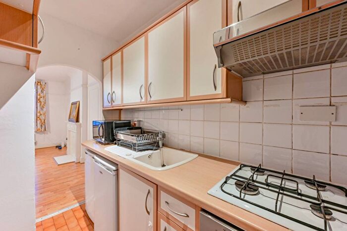 1 Bedroom Flat To Rent In Mortimer Crescent, Kilburn, London, NW6