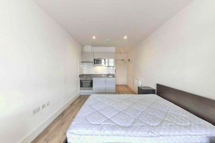 Studio To Rent In Kilburn High Road, Kilburn, London, NW6