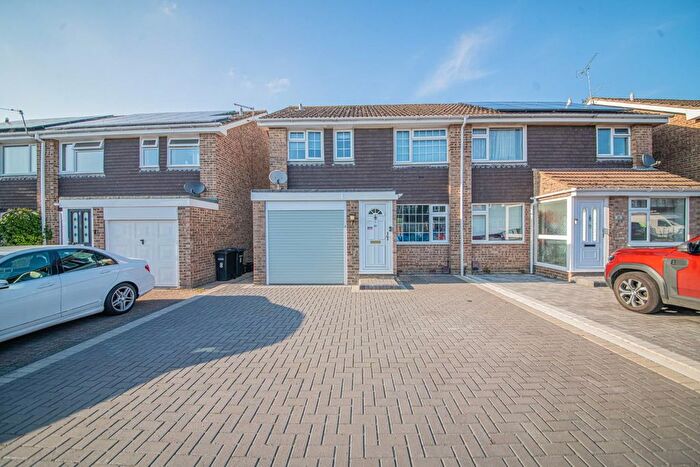 3 Bedroom Semi-detached House For Sale In Badger Close, Bishopstoke, Eastleigh, SO50