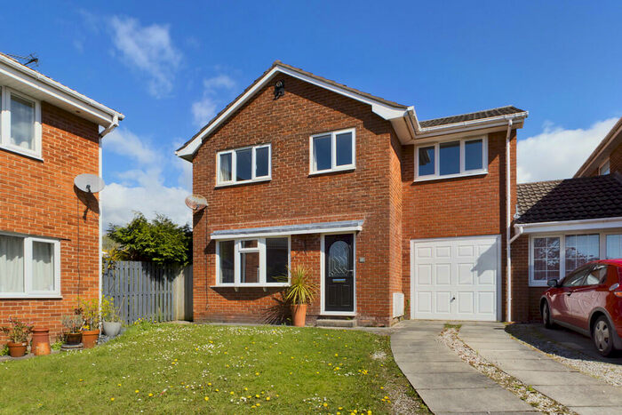 4 Bedroom Link Detached House To Rent In Redruth Drive, Carnforth, Lancashire, LA5