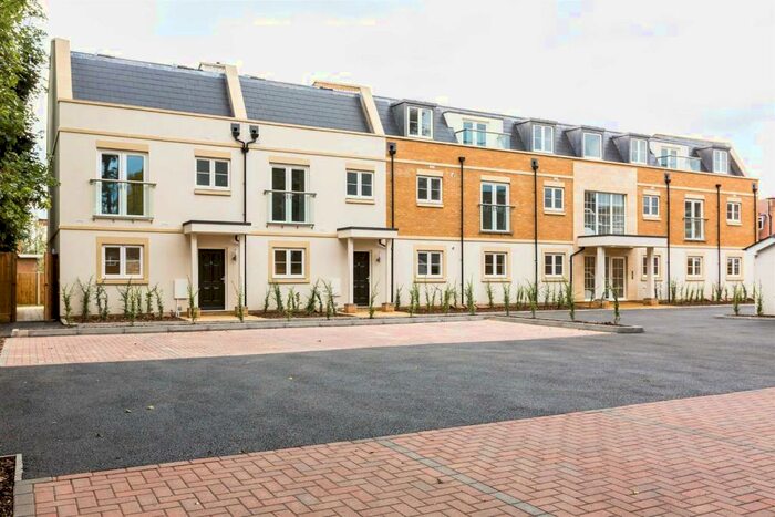 2 Bedroom Apartment To Rent In Corbett's Tye Road, Upminster, RM14