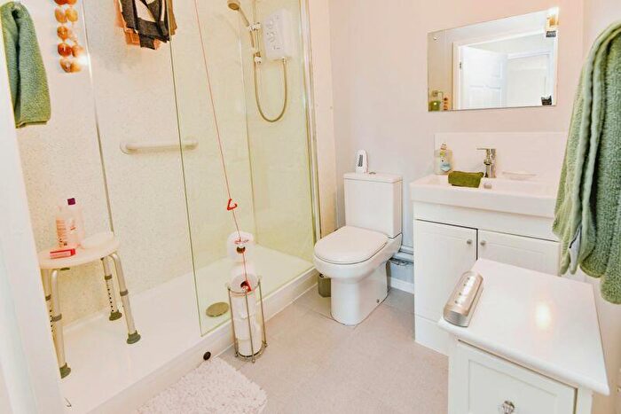 1 Bedroom Flat For Sale In Regal Court (Warminster), Warminster, BA12