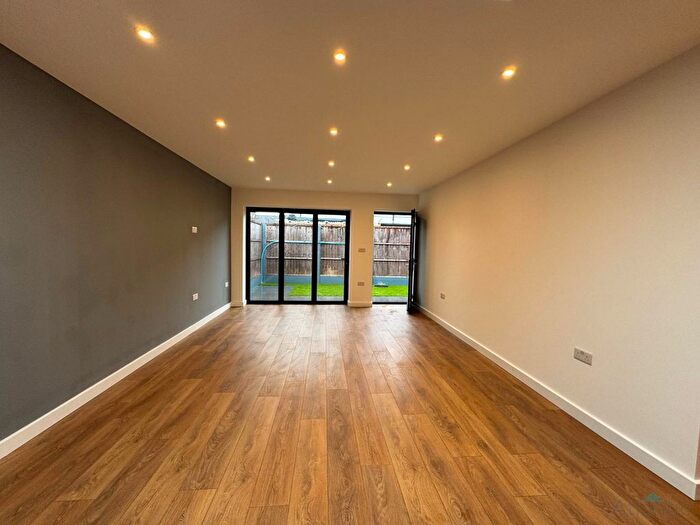 2 Bedroom Bungalow To Rent In Longfield Avenue, Enfield, EN3