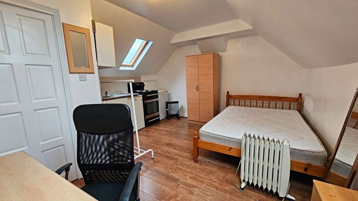 Studio To Rent In Wakemans Hill Avenue, Colindale, NW9