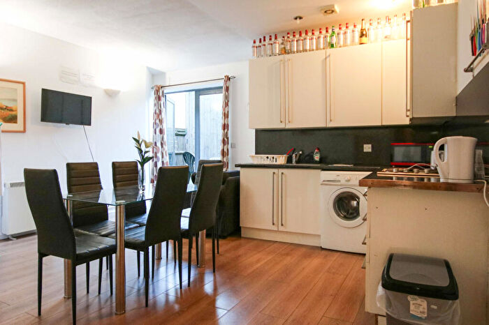 2 Bedroom Apartment To Rent In Susannah Street, London, E14
