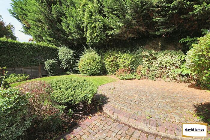 4 Bedroom Detached House For Sale In Tall Elms Close, Bromley, BR2
