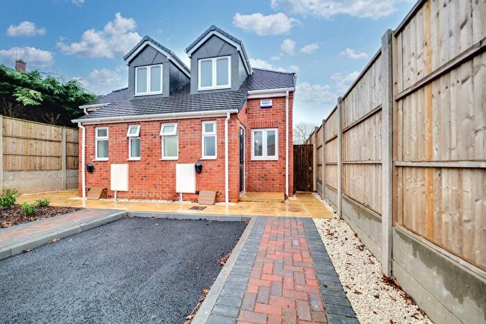 2 Bedroom Semi-Detached House For Sale In Off Croft Mead, Nuneaton, CV10