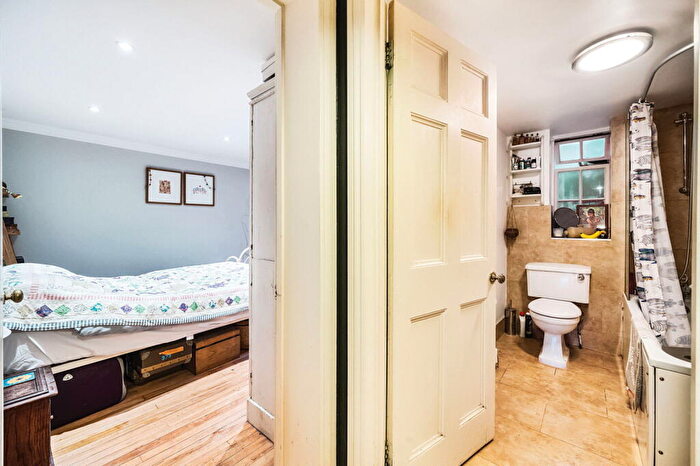 2 Bedroom Flat For Sale In Kennington Road, London, SE11