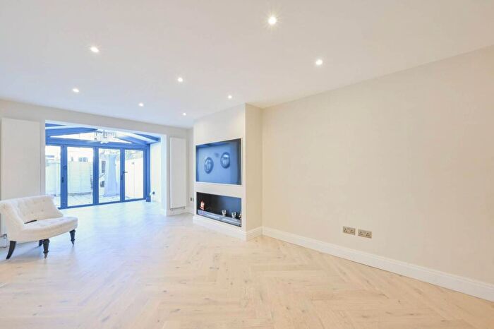 4 Bedroom House For Sale In Pooles Lane, Chelsea, London, SW10
