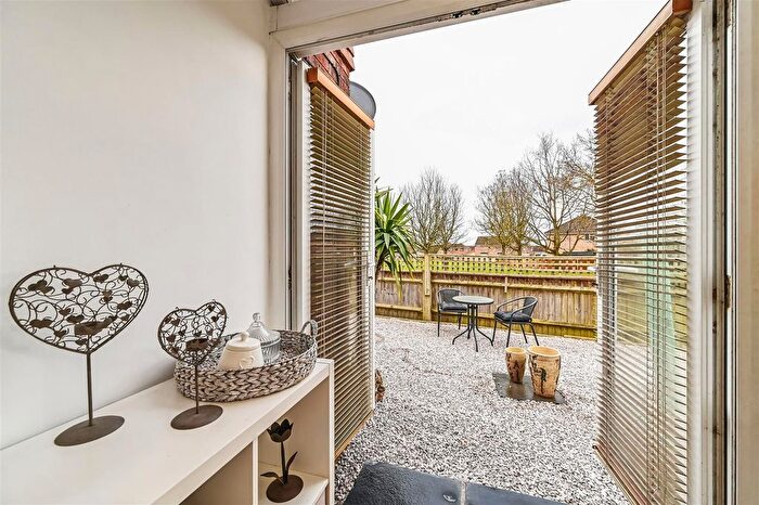 3 Bedroom End Of Terrace House For Sale In Cormorant Close, Fareham, PO16