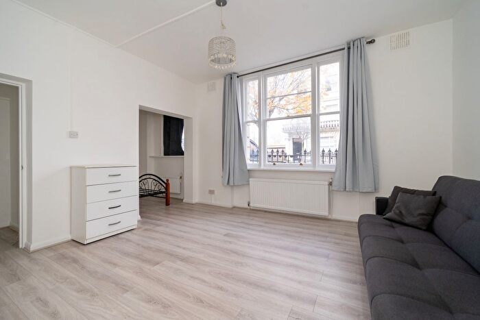 Studio To Rent In Porchester Square, London, W2