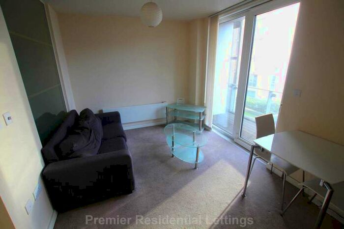 Flat To Rent In Spectrum Apartments, Blackfriars Road, Manchester, M3