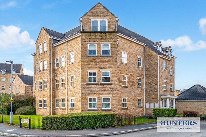 2 Bedroom Apartment For Sale In Navigation Drive, Bradford, BD10