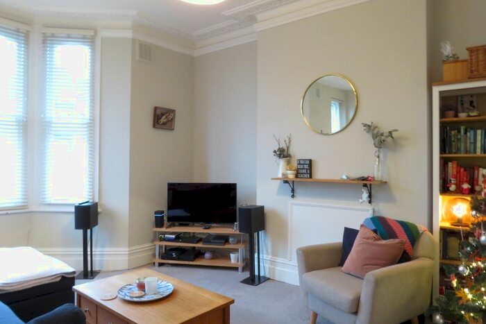 2 Bedroom Flat To Rent In Woodland Road, Upper Norwood, London, SE19