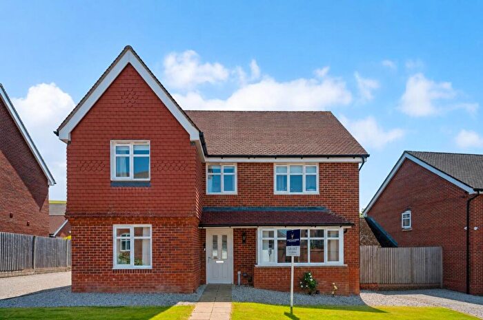 5 Bedroom Detached House For Sale In Henwood Grove, Clanfield, PO8