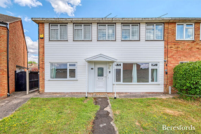 2 Bedroom Maisonette For Sale In Springfield Road, Billericay, CM12