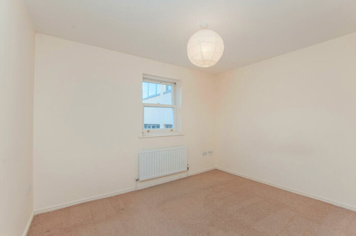 1 Bedroom Apartment To Rent In Broadway Court, SL6
