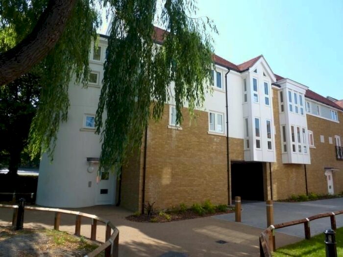 2 Bedroom Flat To Rent In City Wall Avenue, Canterbury, Kent, CT1