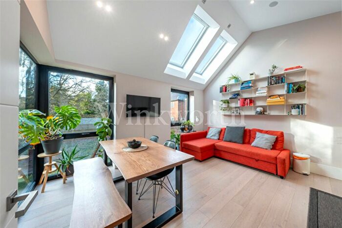 1 Bedroom Apartment For Sale In Hodford Road, London, NW11