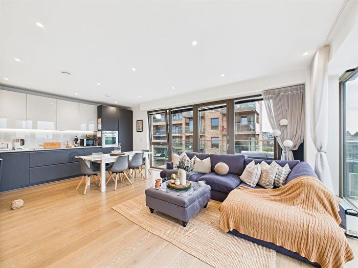 3 Bedroom Flat For Sale In Rigel House, Hemming Street, E1