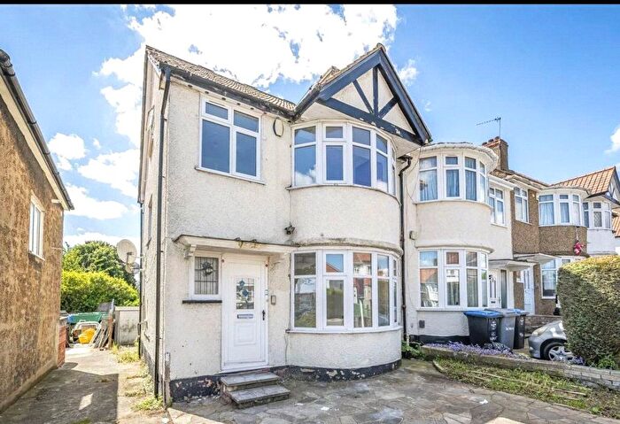 4 Bedroom Semi Detached House For Sale In Wakemans Hill Avenue, London, NW9