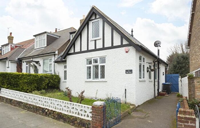 3 Bedroom Semi Detached House To Rent In Linden Avenue, Broadstairs, CT10