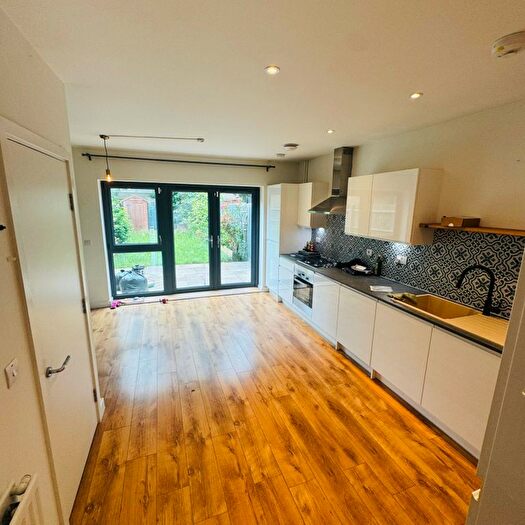 4 Bedroom Terraced House For Sale In Isambard Road, UB2