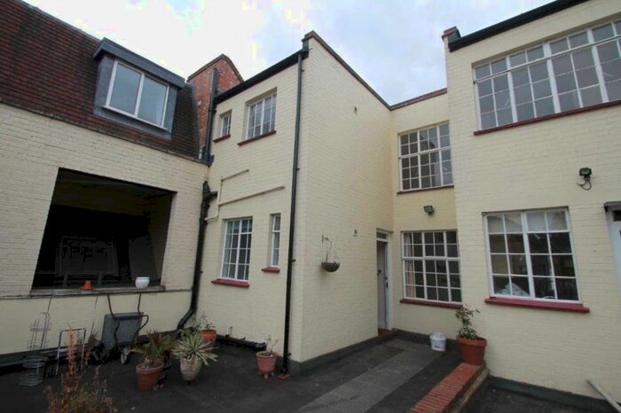 2 Bedroom Maisonette To Rent In High Street, Hemel Hempstead, HP1