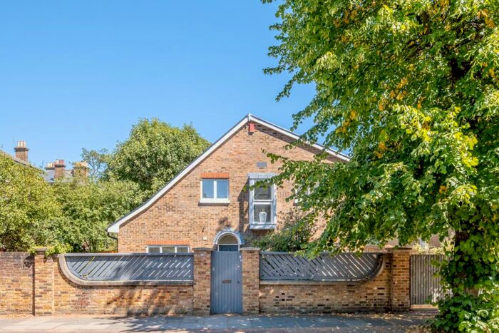 3 Bedroom House To Rent In Kidbrooke Grove London, SE3