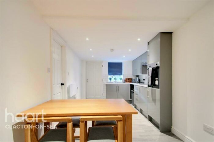 1 Bedroom Flat To Rent In Rosemary Road, CO15