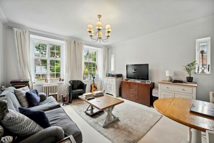 2 Bedroom Flat To Rent In Heathfield Terrace, London, W4