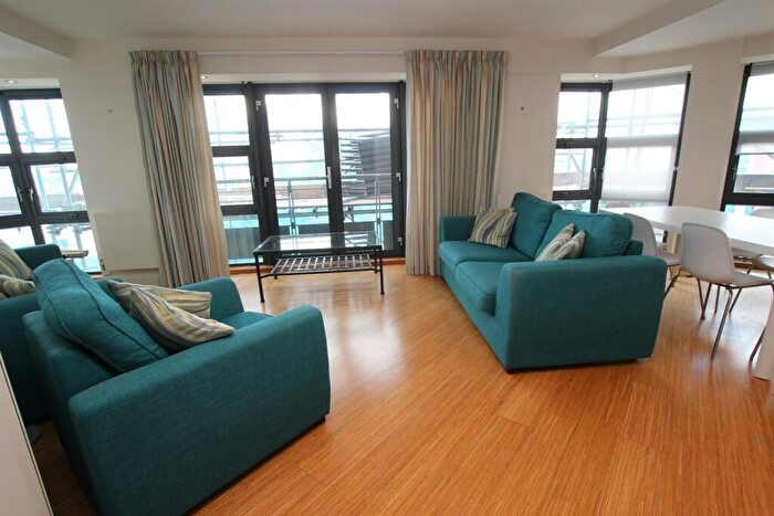 2 Bedroom Apartment To Rent In The Park Octagon, NG7
