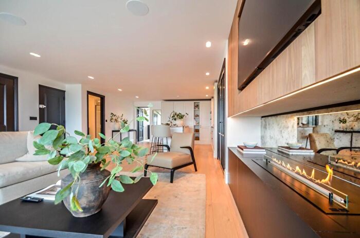 2 Bedroom Flat For Sale In The Ridgeway, Westcliff-On-Sea, SS0