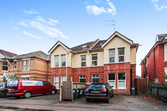 1 Bedroom Flat To Rent In Richmond Park Road, Charminster, BH8