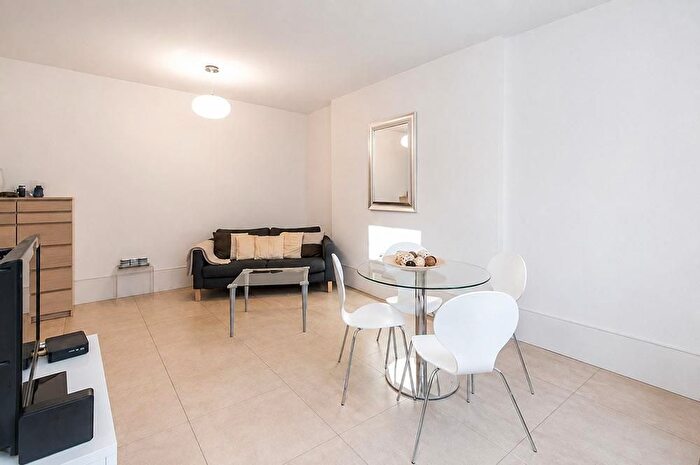 1 Bedroom Flat To Rent In Crawford Place, Marylebone, London, W1H