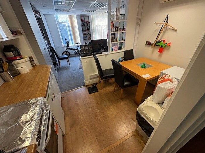 Studio To Rent In St Floor Studio, Greenford Road, Greenford, UB6