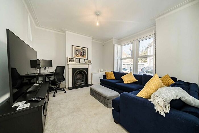 4 Bedroom Property To Rent In Pevensey Road, London, SW17