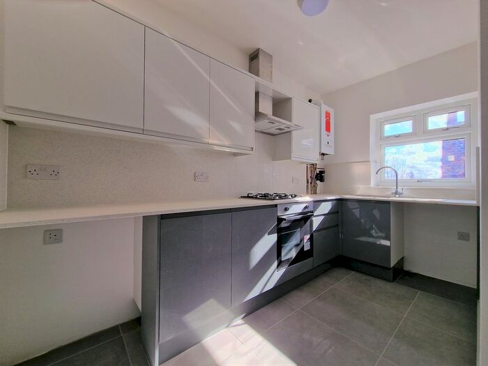2 Bedroom Flat To Rent In High Street North, East Ham, E6