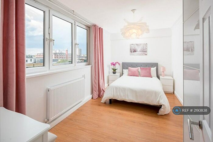 2 Bedroom Flat To Rent In Pleydell Estate, London, EC1V